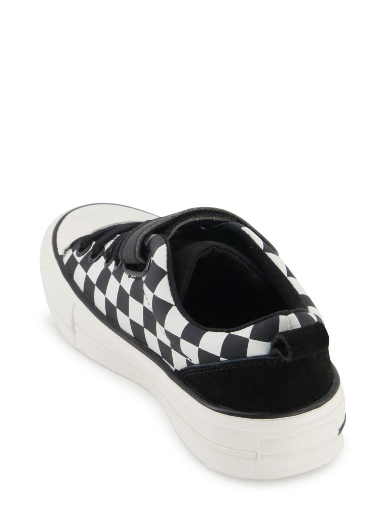 סניקרס מרטין מיוחד