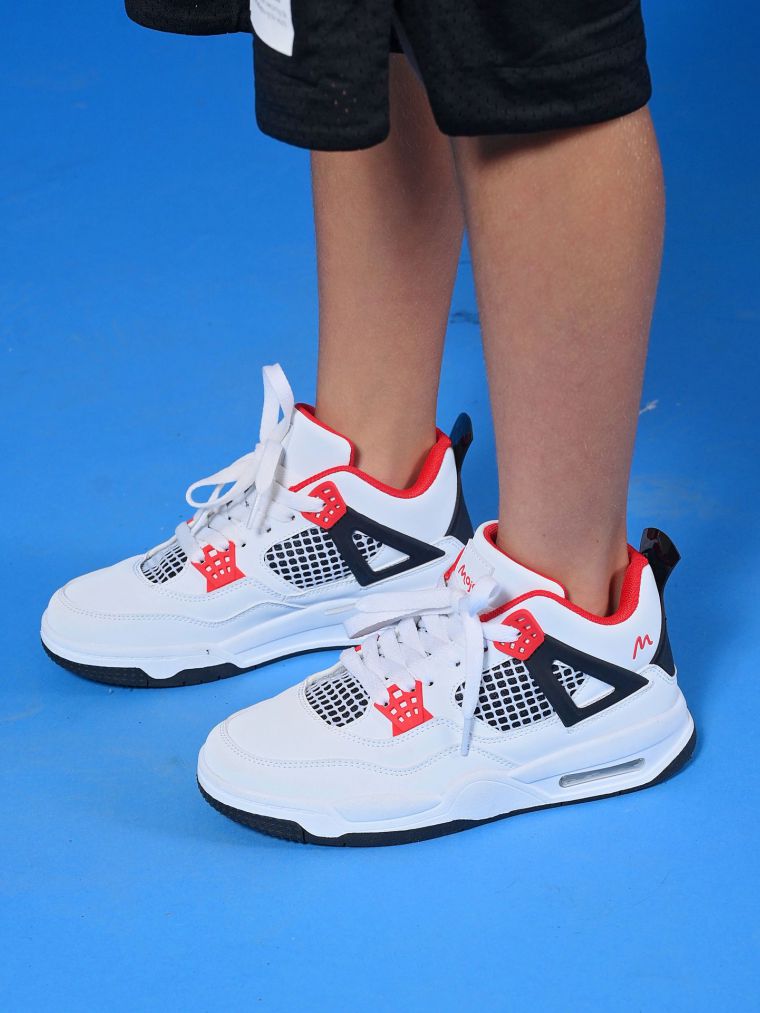 נעלי כדורסל לבן אדום