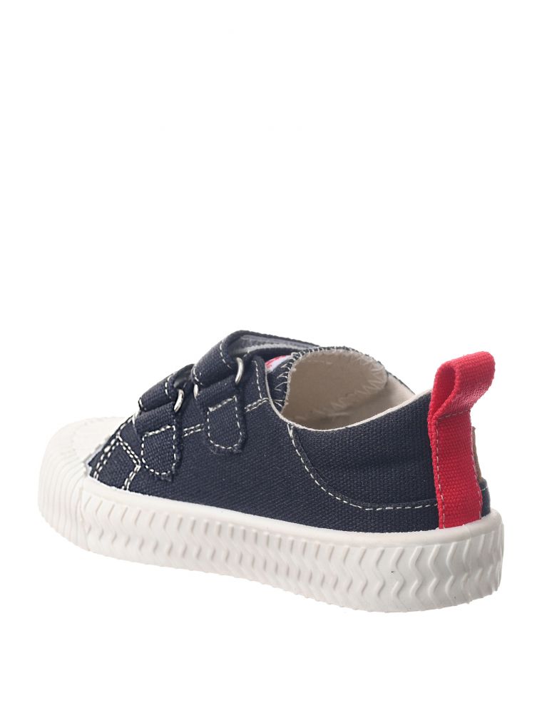 סניקרס טורי