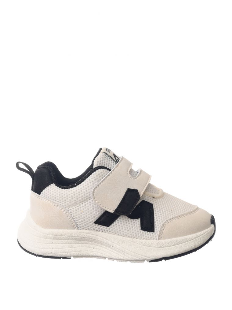 סניקרס רומי