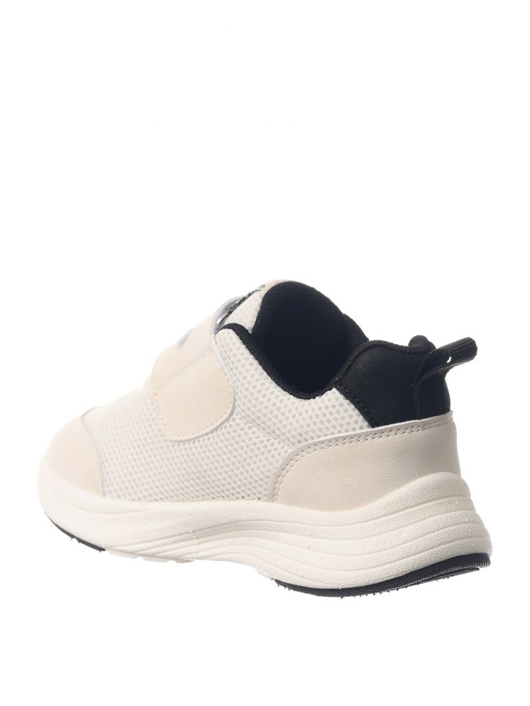 סניקרס רומי