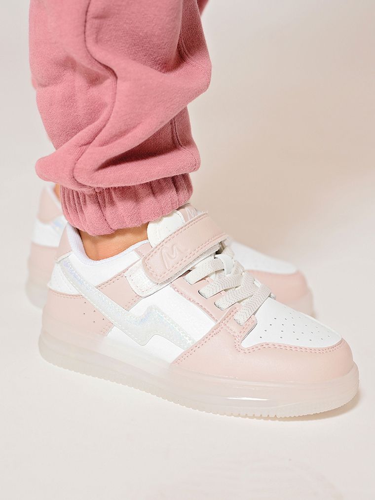 סניקרס מוג’ו מנורות