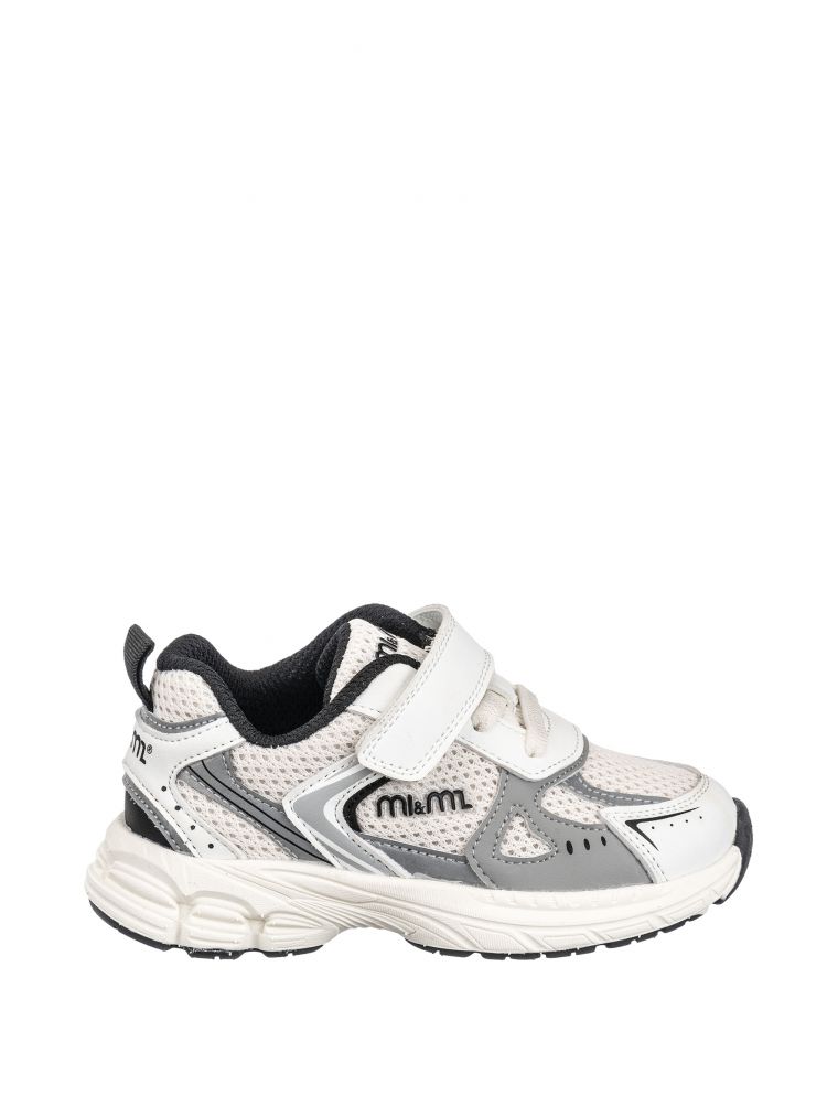 סניקרס מיוחד