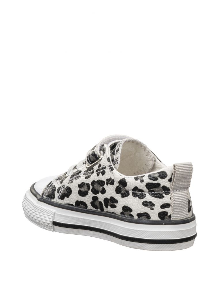 אליאן סניקרס