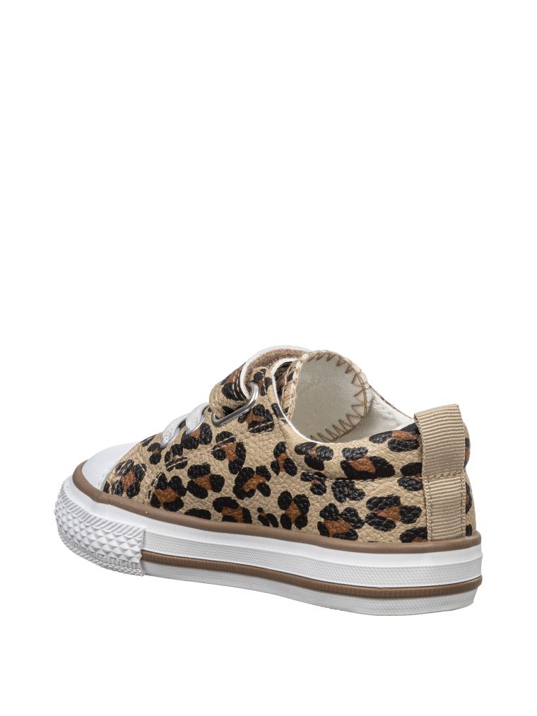 אליאן סניקרס