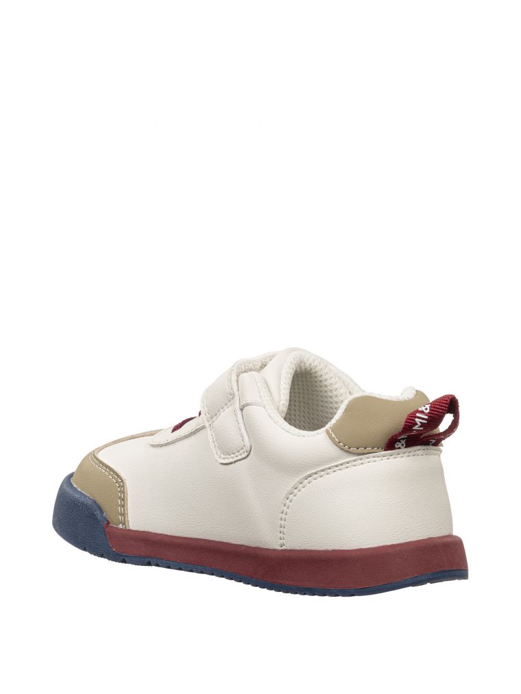 מארני סניקרס