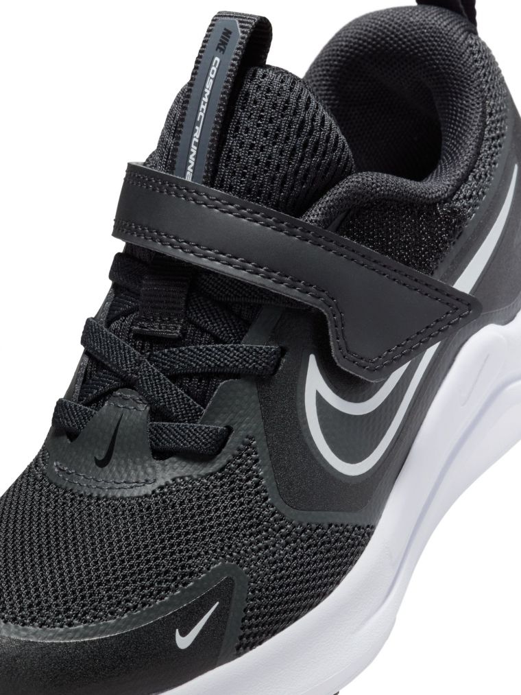 Nike Cosmic Runner