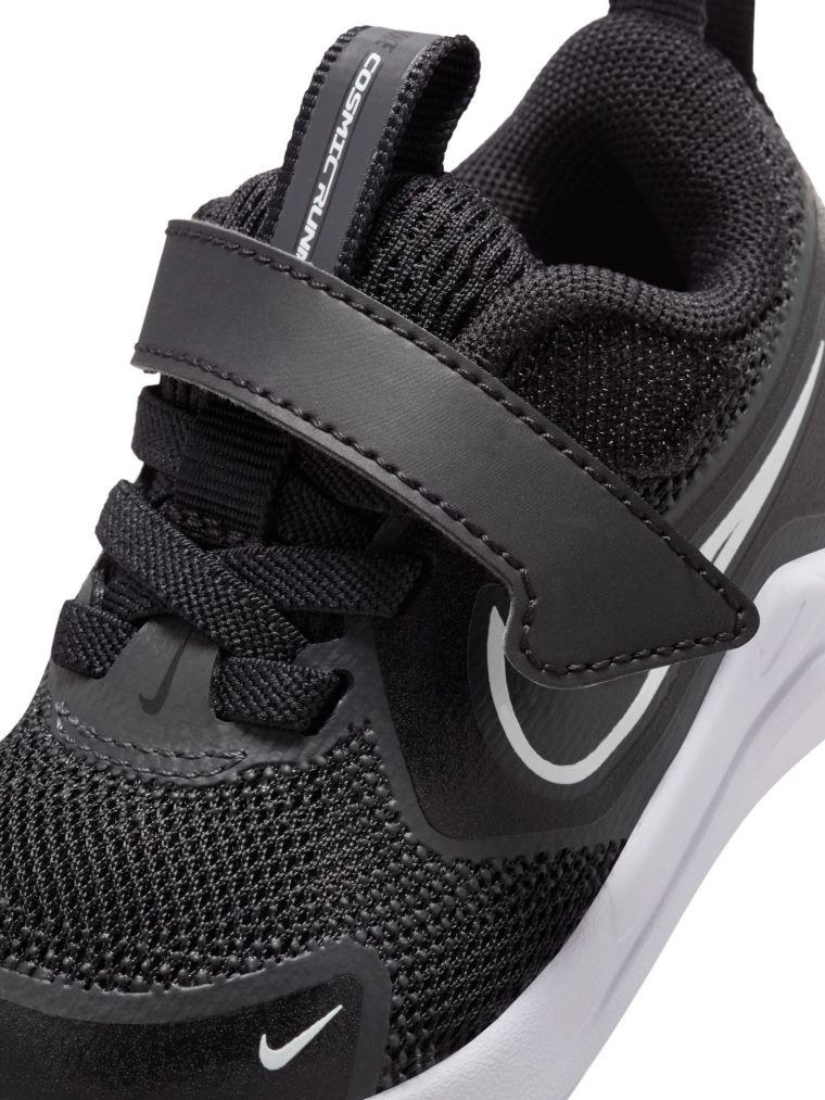 Nike Cosmic Runner