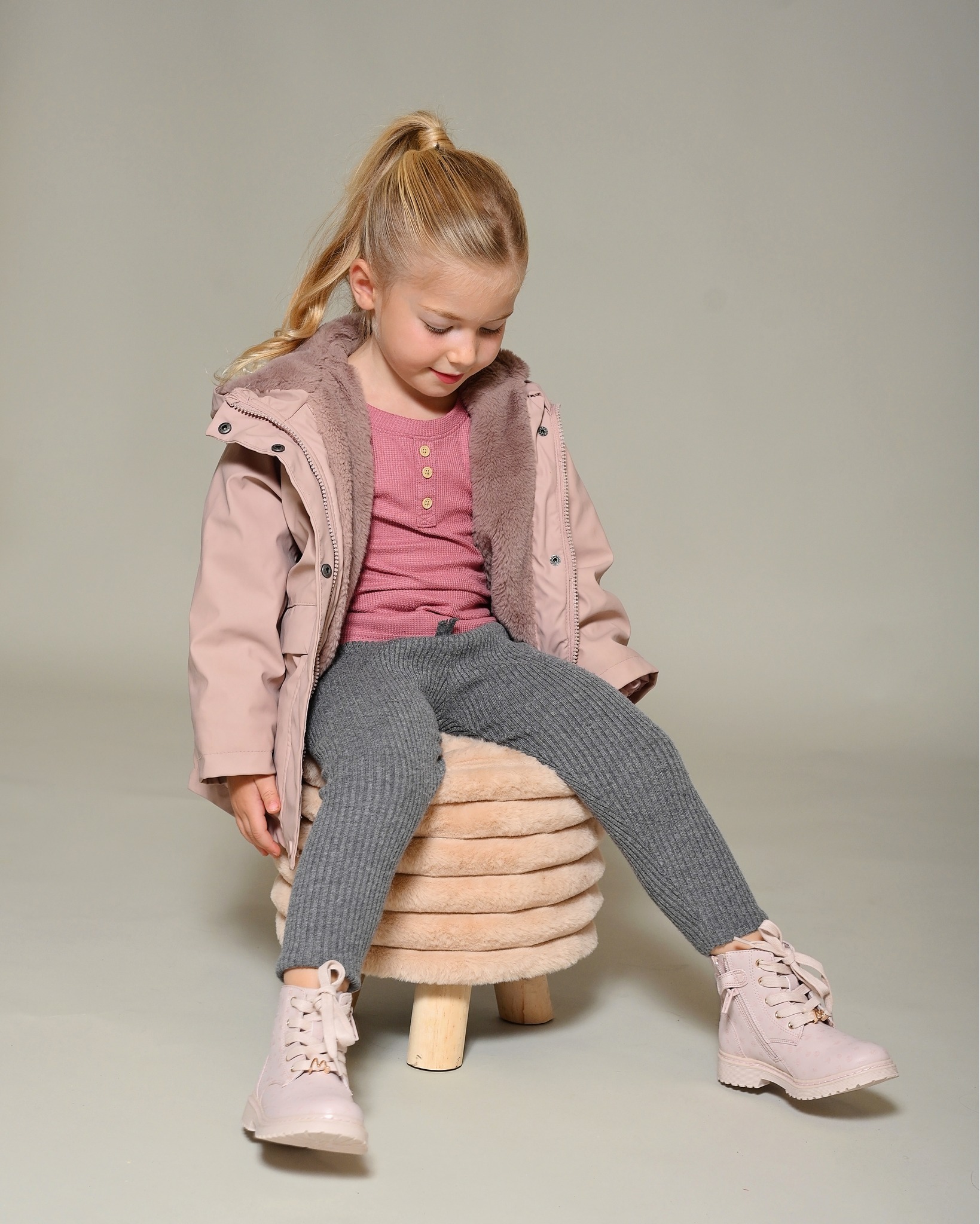 הבחירה הנכונה לכל לוק ולכל העונה 👢 בפפאיה תמצאו מגפונים קלאסיים לילדות, במגוון צבעים ומידות. נשאר לה רק לבחור את הזוג שמתאים לה. 

#נעליפפאיה #מגפוניםלילדים #נעלייםלבנות #אופנתילדים