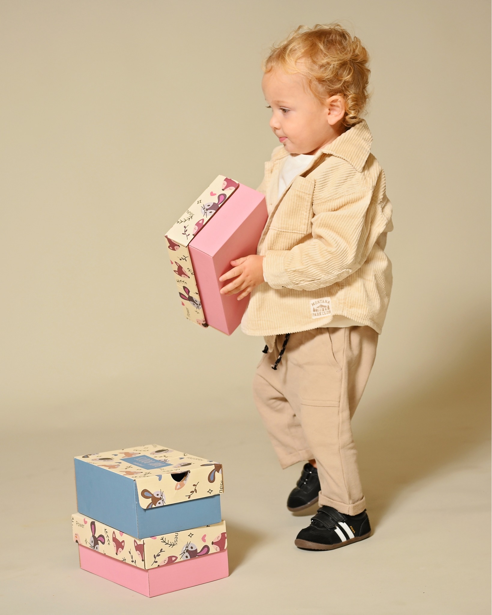 מי לא אוהב לקבל מתנות בחג? ואם זה נעליים חדשות, אז בכלל 🎁😍

#נעליתינוקות #צעדראשון #נעליפפאיה