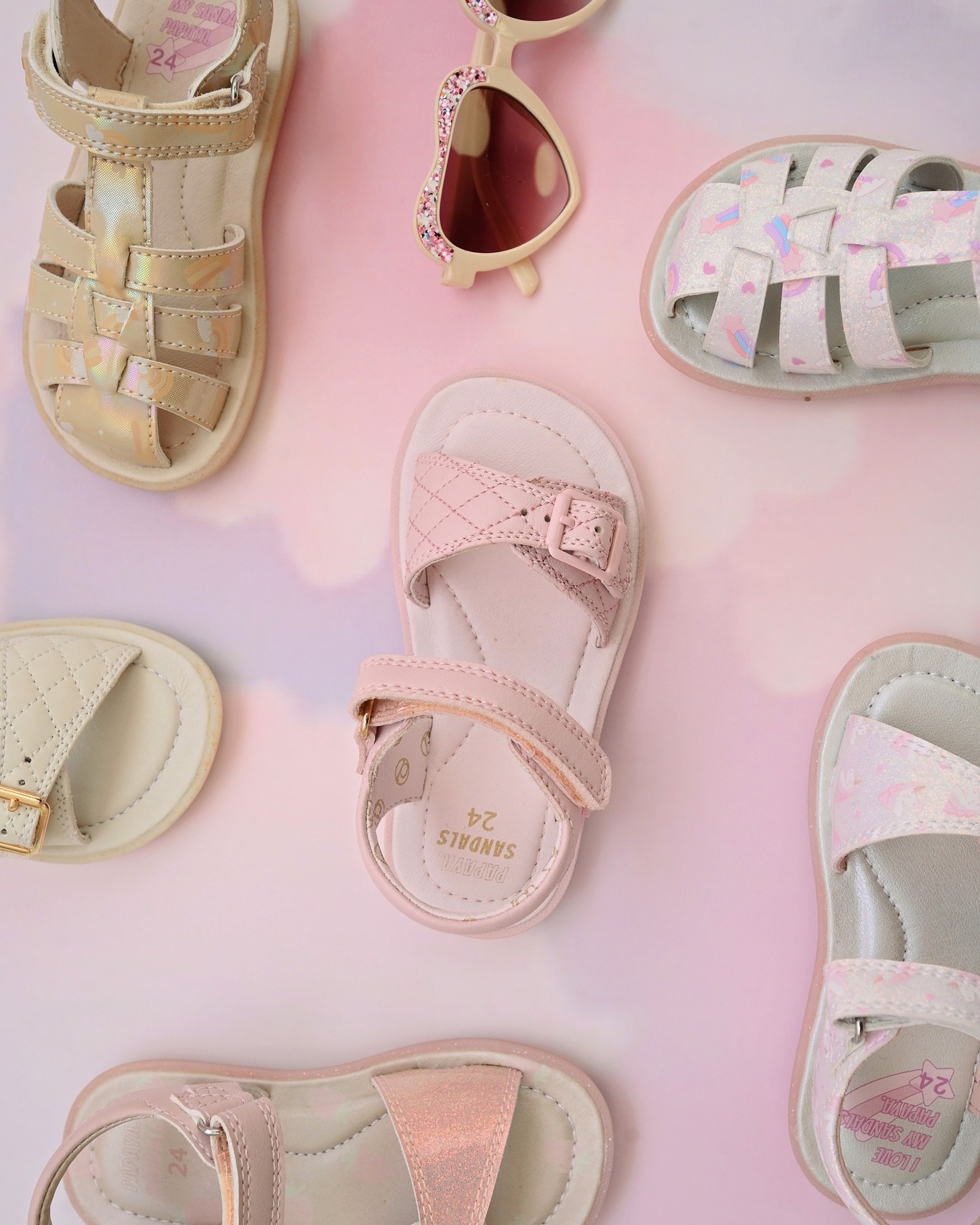 שמים פוקוס על מה שחשוב 😉👡
סנדלים יפים לבנות - במגוון גזרות, מידות וצבעים לבחירה! רוצים קישור? רשמו לנו בתגובות

#נעליילדים #סנדליםלבנות #סנדליםלילדים #אופנתילדים