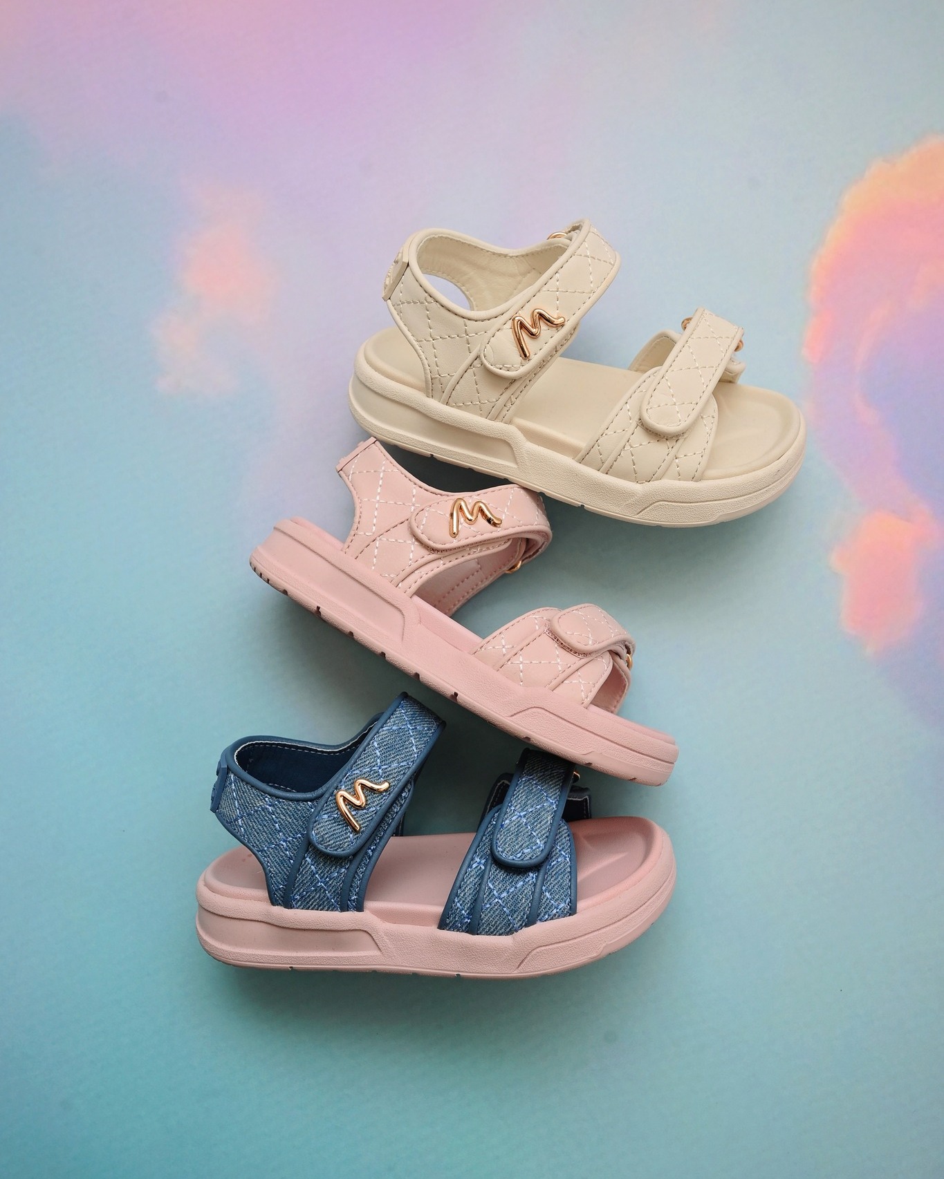 זמן לסנדלים ☀️ הקולקציה החדשה כבר כאן

#נעליפפאיה #סנדליםלילדיםולנוער #נעלייםלילדים