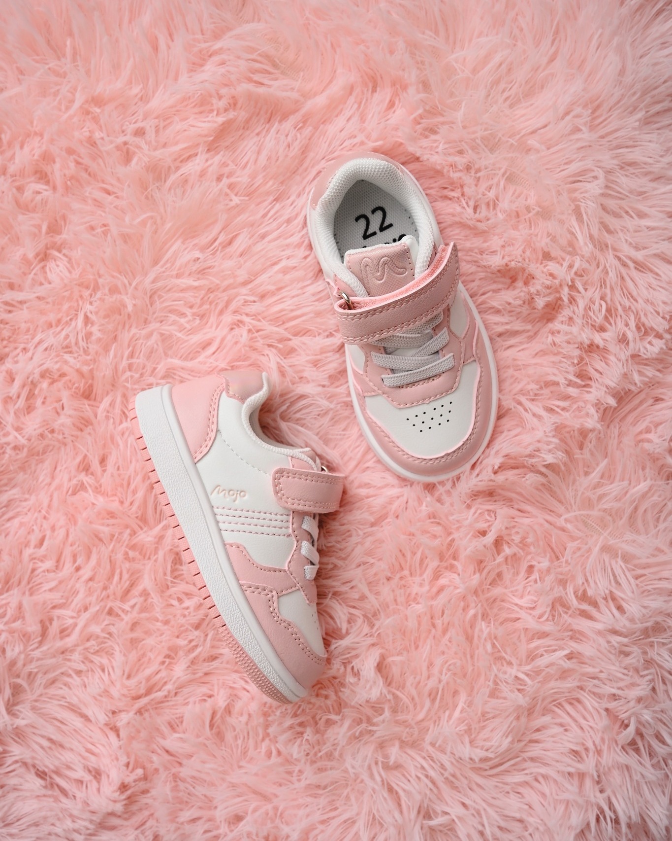 הצבעוניות המושלמת בסניקרס הקלאסיים 😍 

#סניקרסלילדים #נעליפפאיה #אופנתילדים #מבצעיסוףעונה