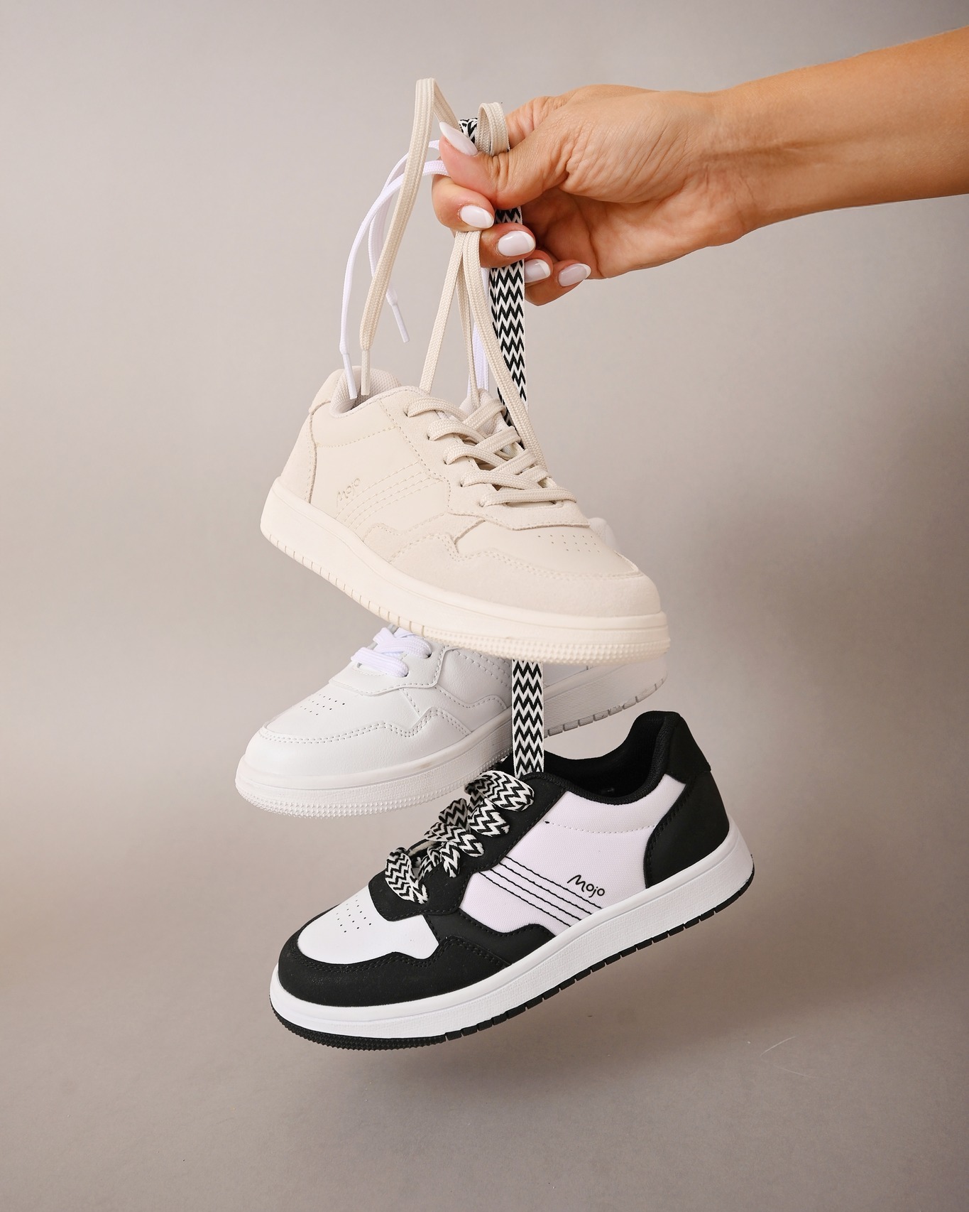 הידעת? דגם הוליס שרוך קיים עד מידה 39 😍 סופר-אופנתי, נוח ומתאים לבנות ולבנים.
רוצים קישור? רשמו לנו בתגובות

#נעליילדים #נעליפפאיה #MOJO #מידותגדולות